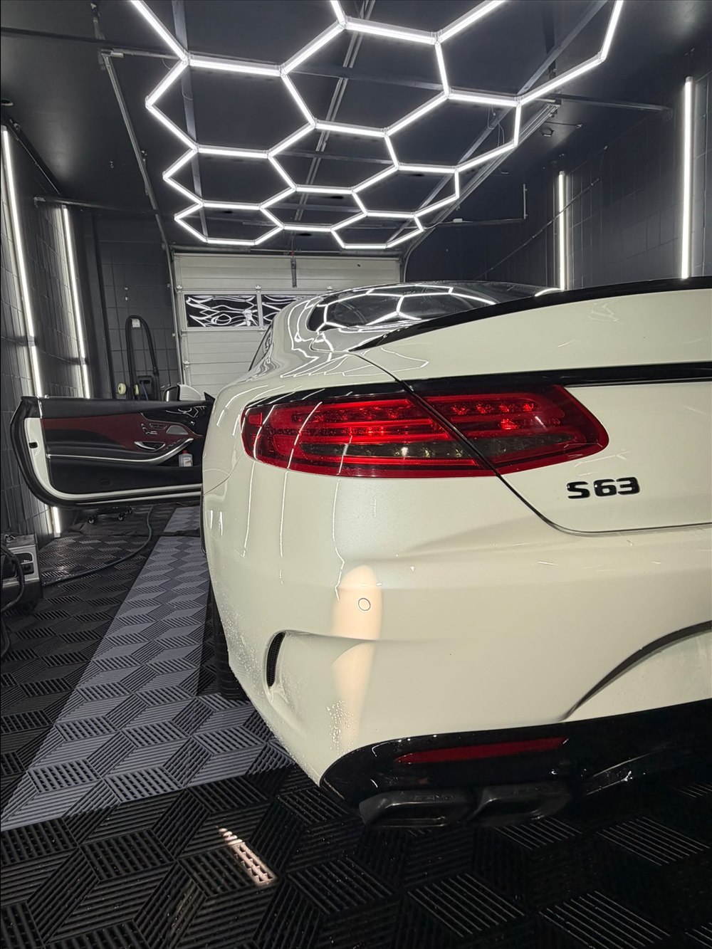 Mercedes-AMG S 63 Coupé in Weiß nach der Aufbereitung
